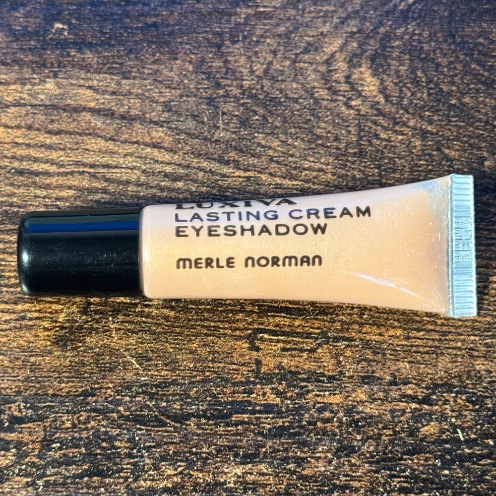 Merle Norman Luxiva Lasting Cream Eyeshadow - Nectar - .25 oz.